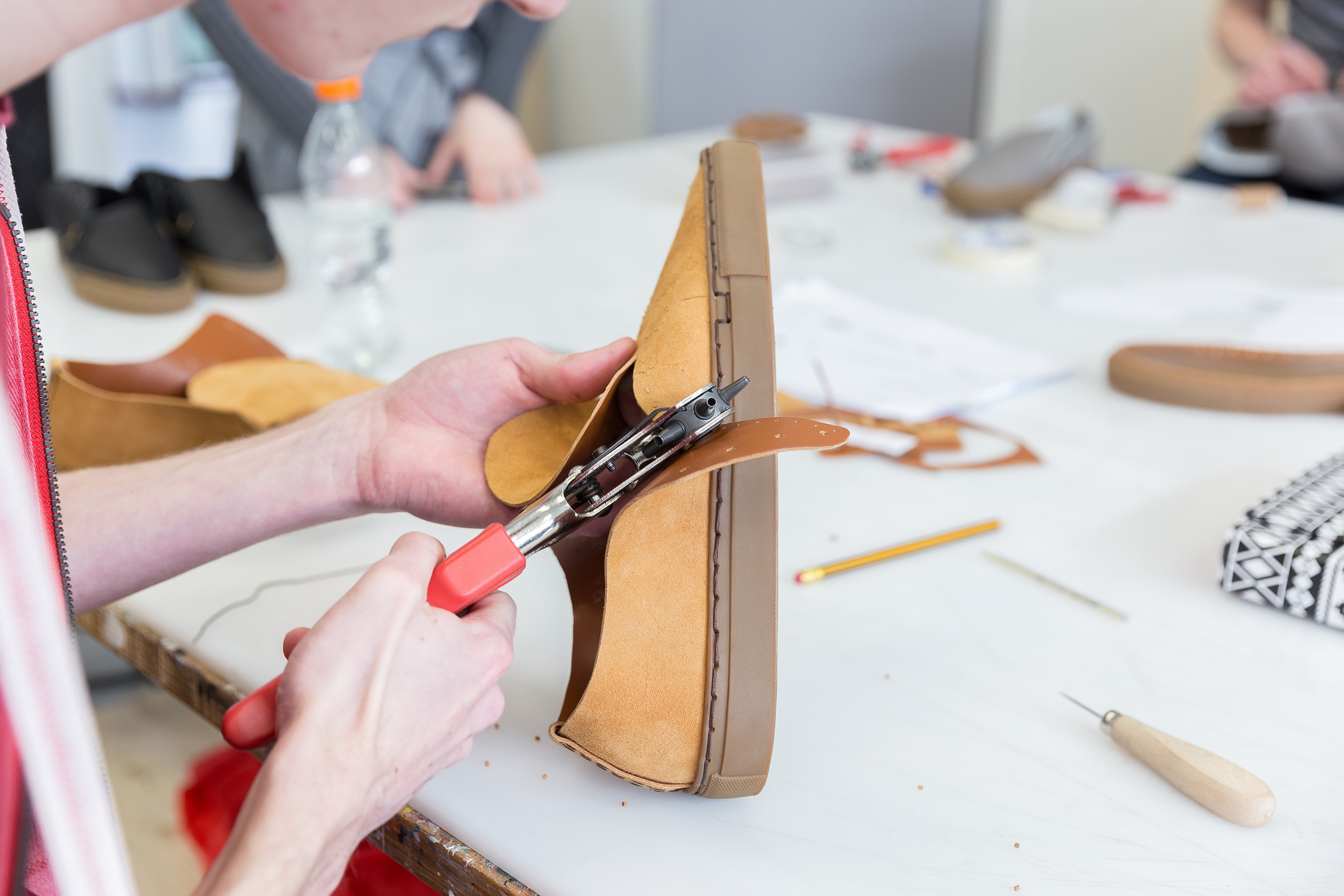 Studenten ontwerpen leren schoenen -